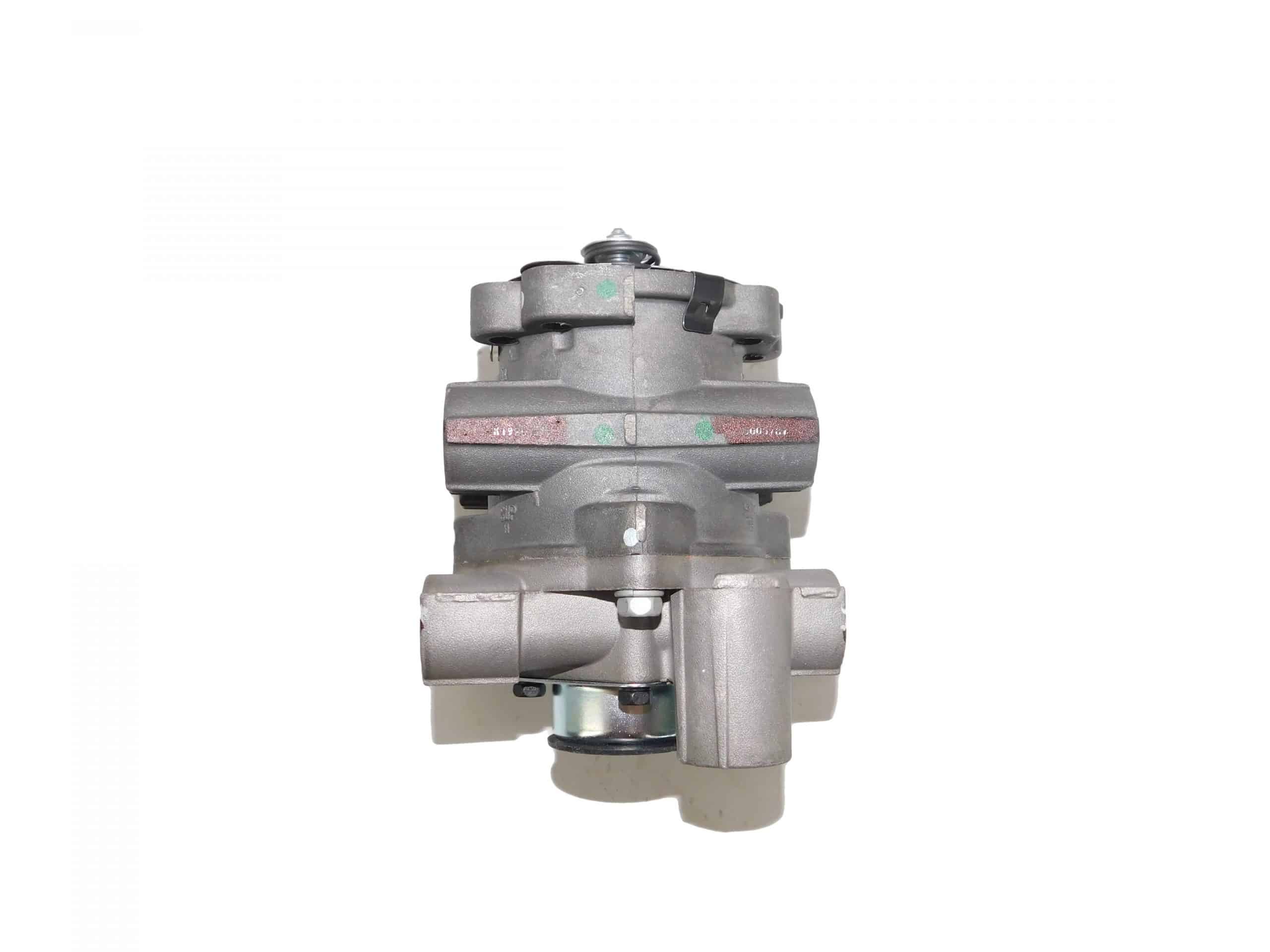 Bendix E-8P Foot Brake Valve, Mounting Plate & Treadle Assembly | # BW 800633