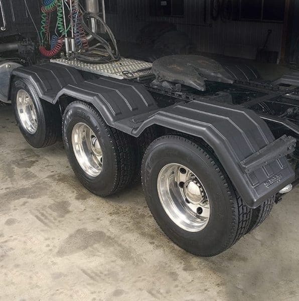 Minimizer™ 300 Semi Truck Fender Kit For Tri-Axle With 22.5" / 24.5" Tires