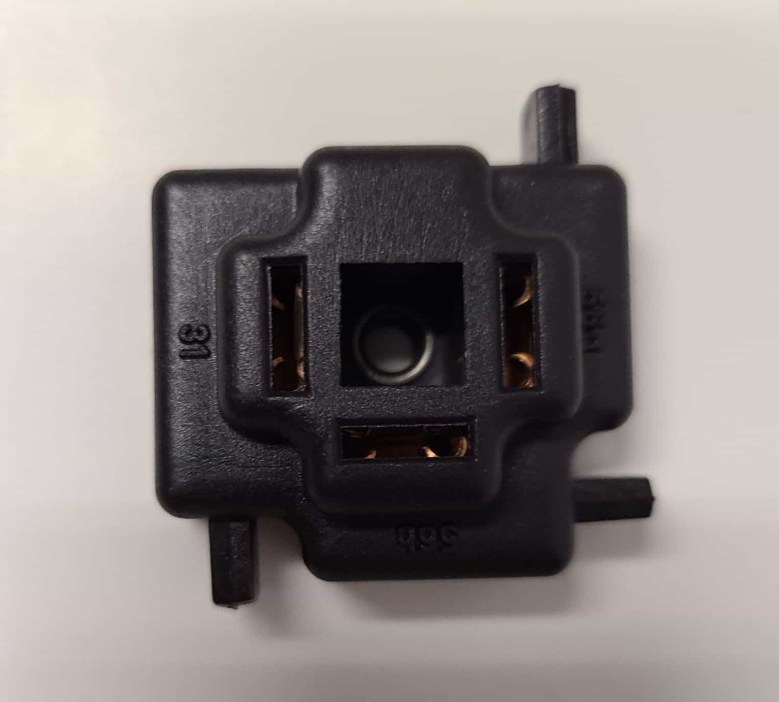 New Holland Plug - New | # 1570318